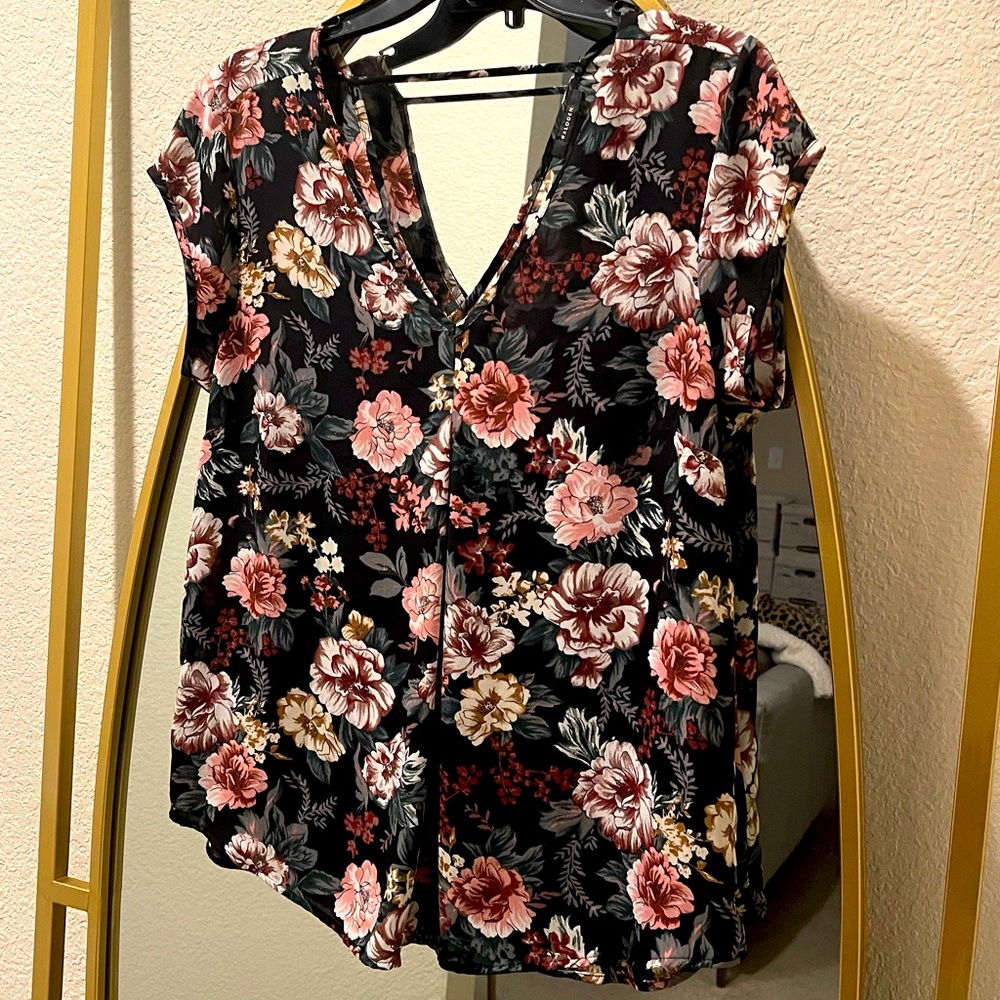 Halogen Floral Pleat V-neck Blouse